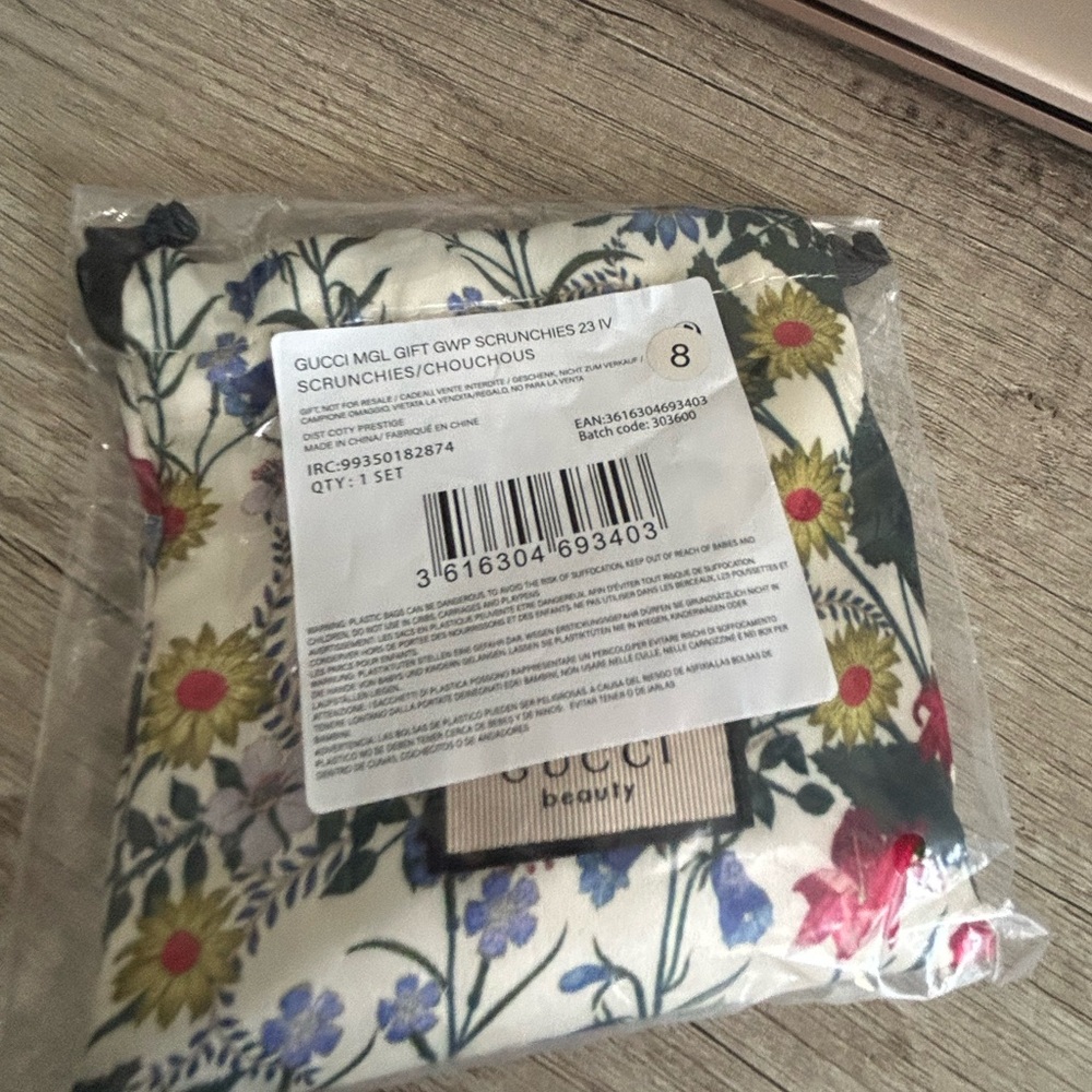 Gucci Floral Scrunchies Hair Ties Set New